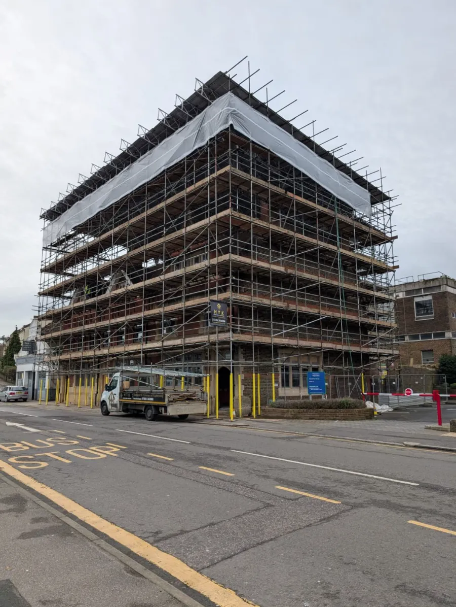 Temporary roof scaffold